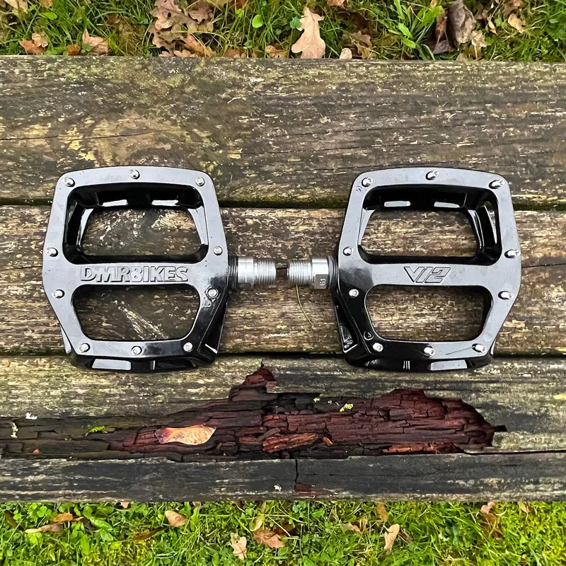 DMR V12 MAG Pedals in Black-3
